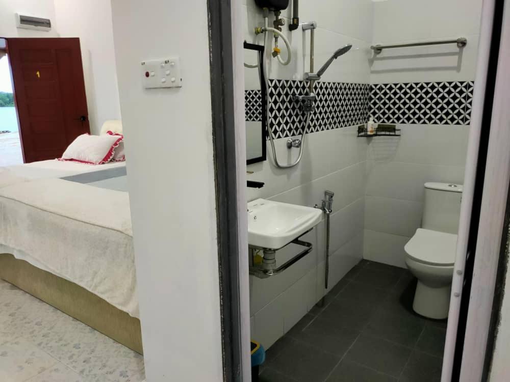 Roomstay Tokbah Demuara Kuala Besut Екстер'єр фото